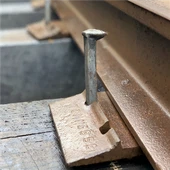 Spike de pista per a la fixació de ferrocarril de fusta